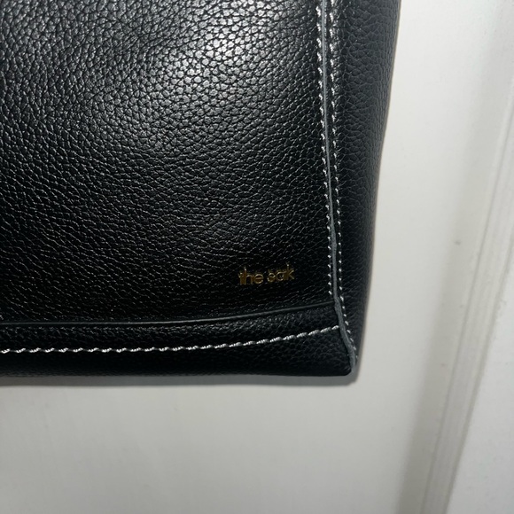 NWT- THE SAK Black Pebbled Leather IRIS Zip Shoulder Bag Crossbody - Picture 4 of 9